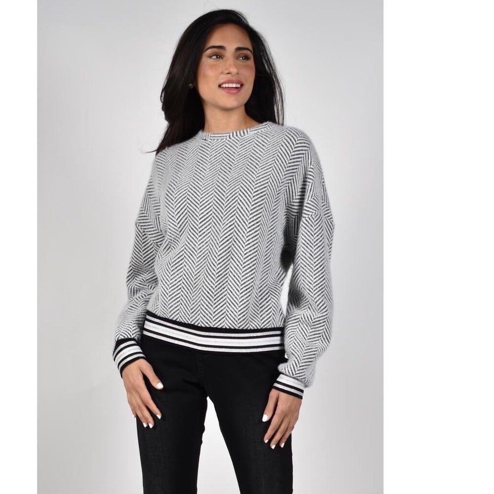Frank Lyman Grey Chevron Herringbone Eyelash Knit Sweater Striped Trim Size 8
